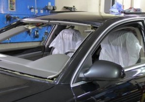 фото процесс замены лобового стекла