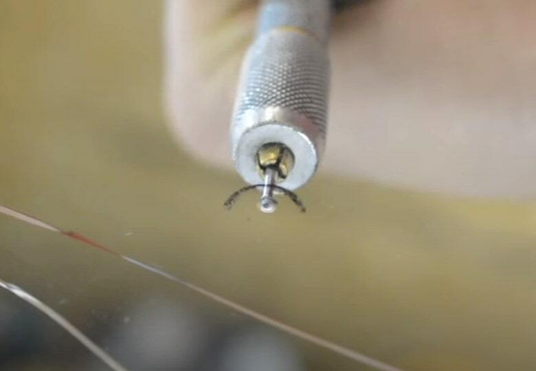 Фото процесса засверливания повреждения