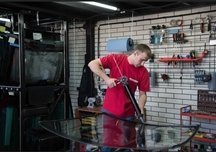 Фото процесса подготовки стекла